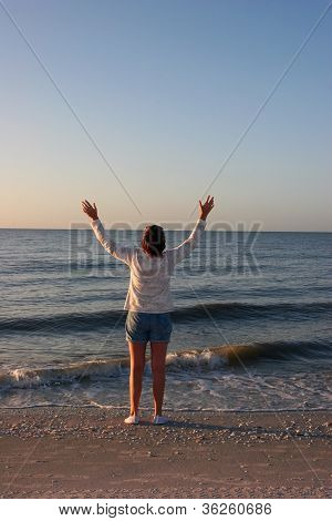 Donna sulla spiaggia