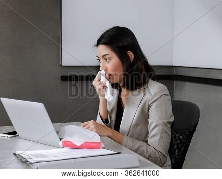 Young Business Woman Having Flu Virus And Using A Facial Tissue While Sneeze And Cough In Meeting Ro