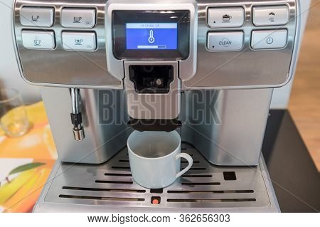 Self-service Coffee Machines Offer Consistent, Quality Coffee In Hotel, Sport Club Or Office. Espres