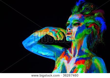 Ženská tvář s bodyart