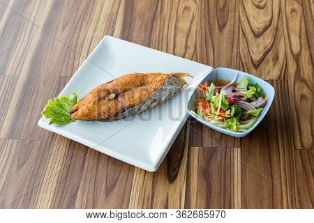 King Mackerel Fried, Indo-pacific King Mackerels, Spotted Mackerels.  Fried Fillet Of Mackerel Slide