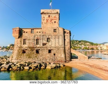 Italian Castles On Sea Italian Flag - Castle Of Rapallo , Liguri