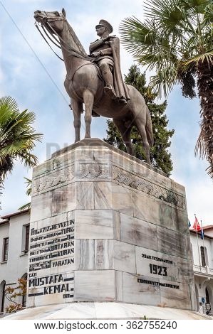 Bursa, Turkey - August 14, 2019: Bronze Memorial Statue Of Mustafa Kemal Ataturk, The Founder Of Mod