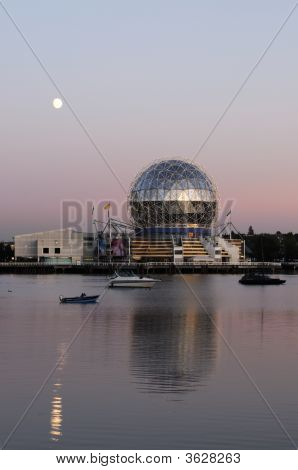 Geodéziai Dome, a tudományos világban, Vancouver éjszakai jelenet