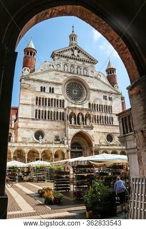 Cremona, Italy - Circa September 2018. Beautiful Architecture Of Catholic Church (cattedrale Di Crem