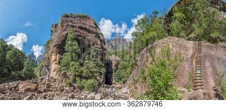 Panoramic View Of The Tugela Gorge Towards The South. The Devils Tooth And Toothpick, Tugela Tunnel 