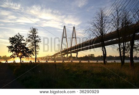 ค้ำยันสายสะพานข้ามแม่น้ำ Neva