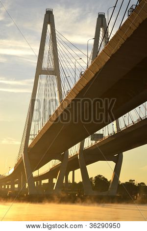 ค้ำยันสายสะพานข้ามแม่น้ำ Neva