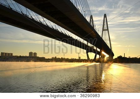 ค้ำยันสายสะพานข้ามแม่น้ำ Neva