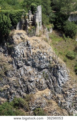 Le rovine del vecchio forte
