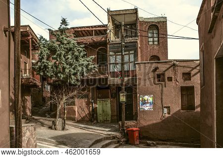 Abyaneh, Iran, February 17, 2022:three-story Brick House With Balconies, Oval Windows, Iron Bars And