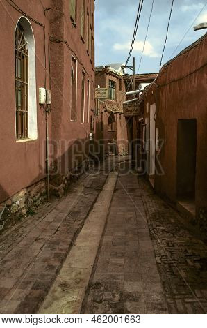 Abyaneh, Iran, February 17, 2022: A Narrow Street Paved With Hewn Stone And Sewerage To Drain Water,