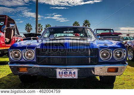 Daytona Beach, Fl - November 28, 2020: Low Perspective Front View Of A 1970 Chevrolet Chevelle Ss 45