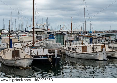 Cambrils, Spain : 2022 September 10 : Panorama At The End Of Summer In The Tourist City Of Cambrils 