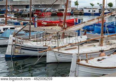 Cambrils, Spain : 2022 September 10 : Panorama At The End Of Summer In The Tourist City Of Cambrils 