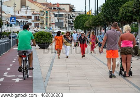 Cambrils, Spain : 2022 September 10 : Panorama At The End Of Summer In The Tourist City Of Cambrils 