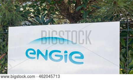 Bordeaux , Aquitaine  France - 19 09 2022 : Engie Logo Sign And Brand Text On Panel Signboard French