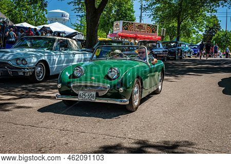 Falcon Heights, Mn - June 18, 2022: Wide Angle  Front Corner View Of A 1960 Austin-healey Bugeye Spr