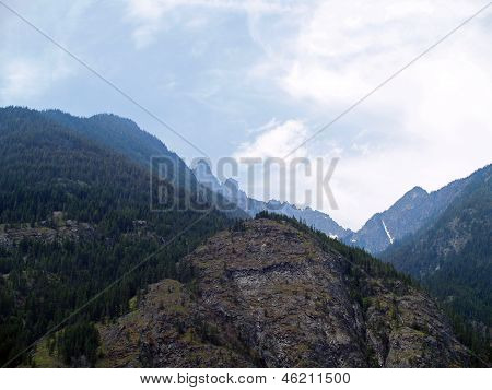 A Mountain Lake On A Cloudy Day - Lake Chelan Wa Usa