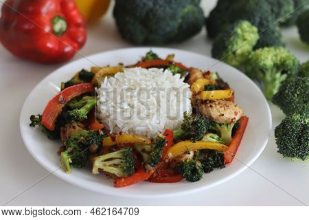 Stir Fried Vegetables With Chicken. Air Fried Chicken Tossed With Sauteed Bell Peppers And Broccoli.