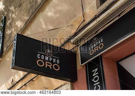 Felanitx, Spain; September 21 2022: Gold Buying And Selling Establishment Of The Company Compro Oro 