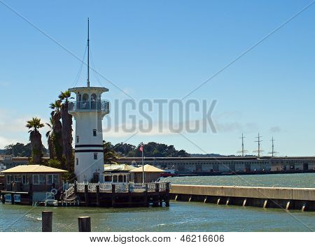 Maják poblíž Pier 39 v San Francisco, Kalifornie Usa