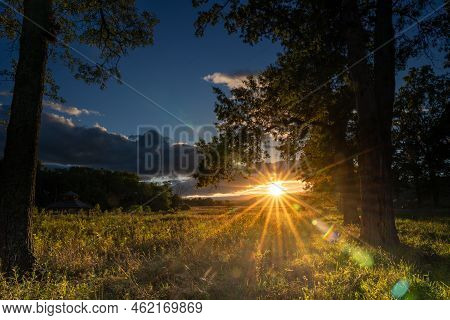 New Paltz, Ny - Usa - Sept. 22, 2022 Horizontal Sunset View Of The Historic Testimonial Gateway Trai
