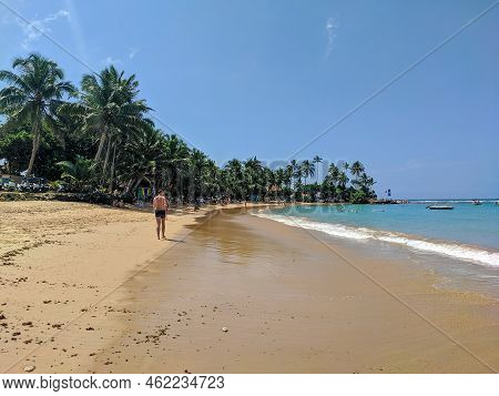 Hikkaduwa, Sri Lanka - March 8, 2022: Beautiful View Of The Beach In Hikkaduwa With Green Palm Trees