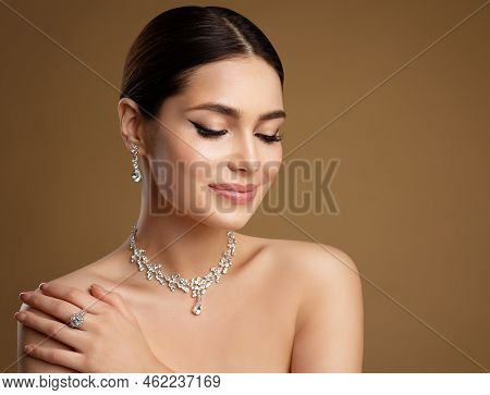 Beauty Model In Wedding Jewelry Set. Elegant Woman In Necklace With Earring And Ring. Beautiful Girl