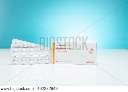 Chonburi, Thailand-august 19, 2022 : Concor 2.5 Product Of Merck In Paper Box Packaging On Gradient 