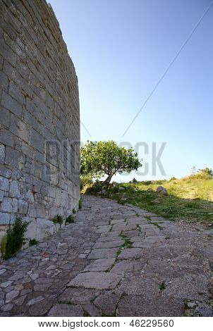 Parete del teatro antico di Segesta. Sicilia, Italia