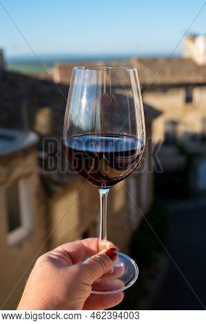 Wine Tour With Tasting Of Red Dry Wine And View On Roofs Of Medieval Houses In Châteauneuf-du-pape A