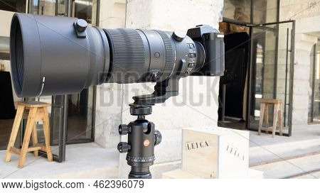 Bordeaux , Aquitaine  France - 25 09 2022 : Leica Sl2-s Sign Logo And Brand Text Luxurious Camera An