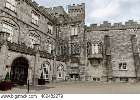 Kilkenny Castle, Ireland. Caislean Chill Chainnig. A Castle In Kilkenny, Ireland Built In 1195 To Co