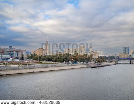 Moscow. Russia. September 22, 2022. View From The Bogdan Khmelnitsky Pedestrian Bridge On The Moskva