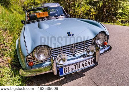 Schieder-schwalenberg, North Rhine-westphalia, Germany, May 8, 2022: Classic Car Show, Land Rover 88