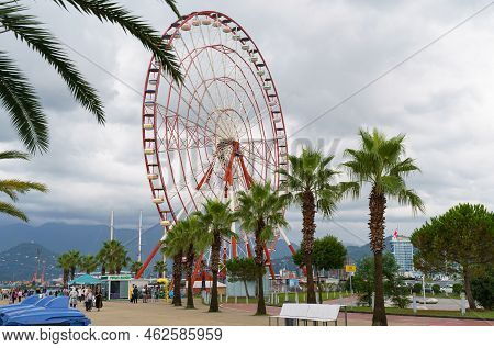 Batumi, Georgia, Ajaria - September 06, 2022: Ferris Wheel On The Embankment Overlooking The Mountai