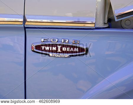 Bordeaux , Aquitaine  France - 25 09 2022 : Ford F-100 Ranger Twin I Beam Of Pickup Truck Classic Ca