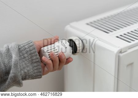 The Thermostat Controller, Which Sets The Temperature Of The Radiator In The Room, Is Set To The Max
