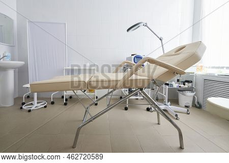 Stariy Oskol, Russia - August 10, 2021: Treatment Room With Examination Bed In Beauty Clinic