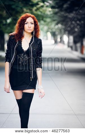ragazza con i capelli rossi