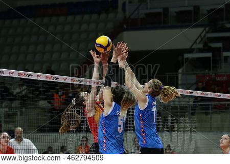 Istanbul, Turkey - March 20, 2022: Seyma Ercan And Bahar Toksoy Guidetti In Action During Turk Hava 