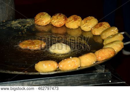 Indian Traditional Street Food Known As Aloo Tikki In North Part Of India.  Aloo Tikki Is A Snack Or