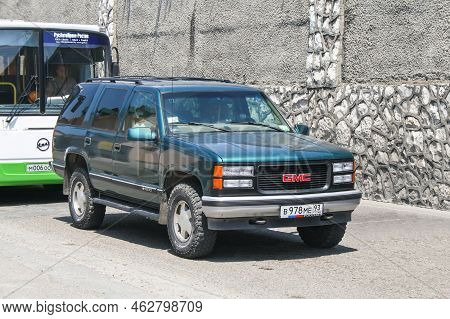 Sochi, Russia - July 26, 2009: Full-size Suv Car Gmc Yukon (gmt400) In The City Street.