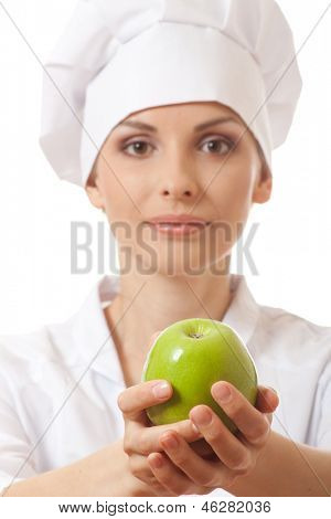 Smilende kvinde cook med apple, isoladed på hvid baggrund