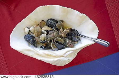 Serving Boiled Various Shells In The Shell Of A Large Clam