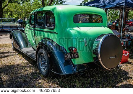 Falcon Heights, Mn - June 18, 2022: High Perspective Rear Corner View Of A 1934 Oldsmobile F34 Touri
