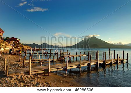 Lake Atitlan iskelede