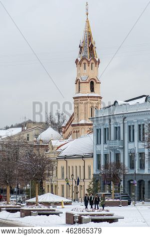 Vilnius, Lithuania - February 16 2022: Beautiful Street In Rotuse Square, Vilnius Old Town, With Gir