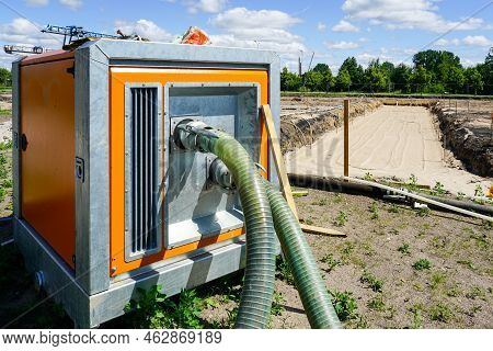 Large Mobile Electric Water Pump For Dewatering The Deep Pit Of The Building Foundation